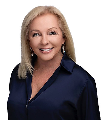Portrait of Sally Bauscher, REALTOR®.